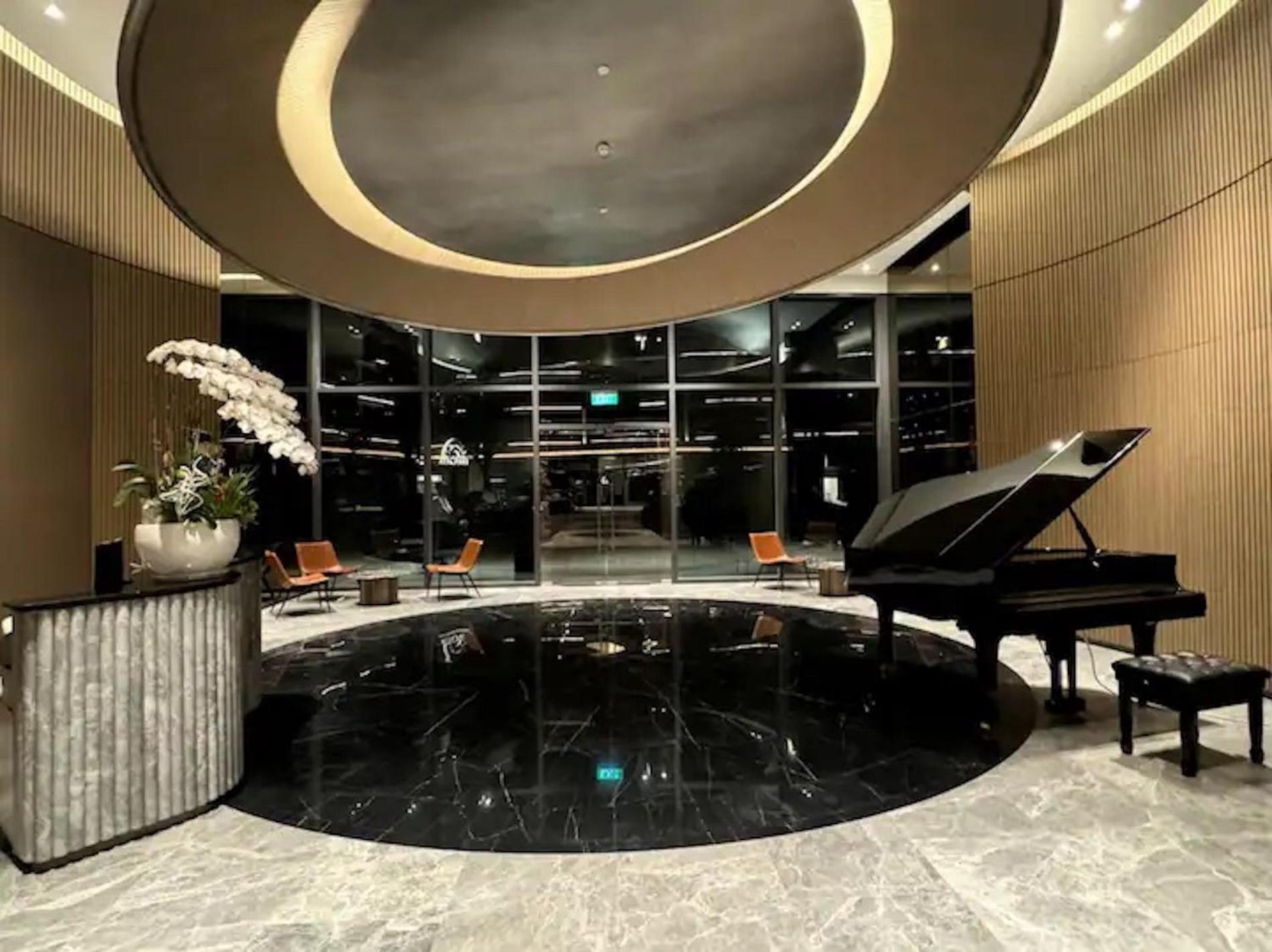 The Opera Apartment Cental Saigon Free Pool-Gym-Sauna Room- Golf Mini Cidade de Ho Chi Minh Exterior foto